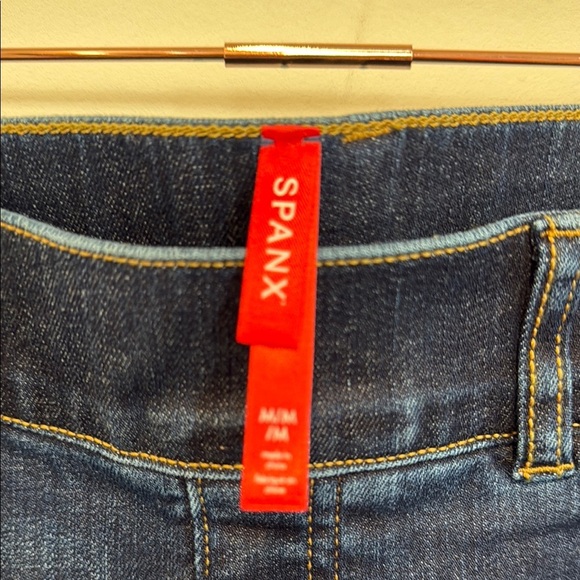 Women's SPANX Dark Blue seem less Jeans - Picture 6 of 11